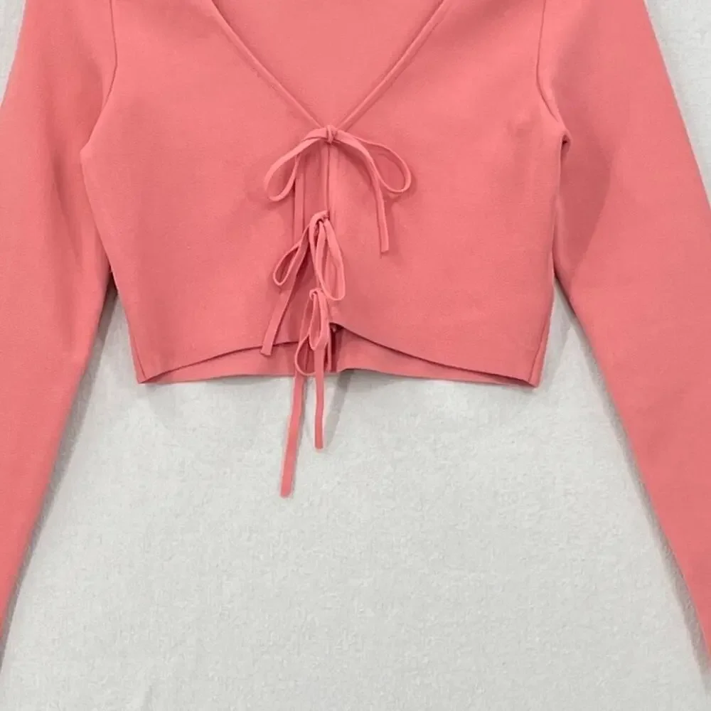 ALICE AND OLIVIA Sharee Top Womens Medium Pink Tie Knit Crop V Neck Long Sleeve
